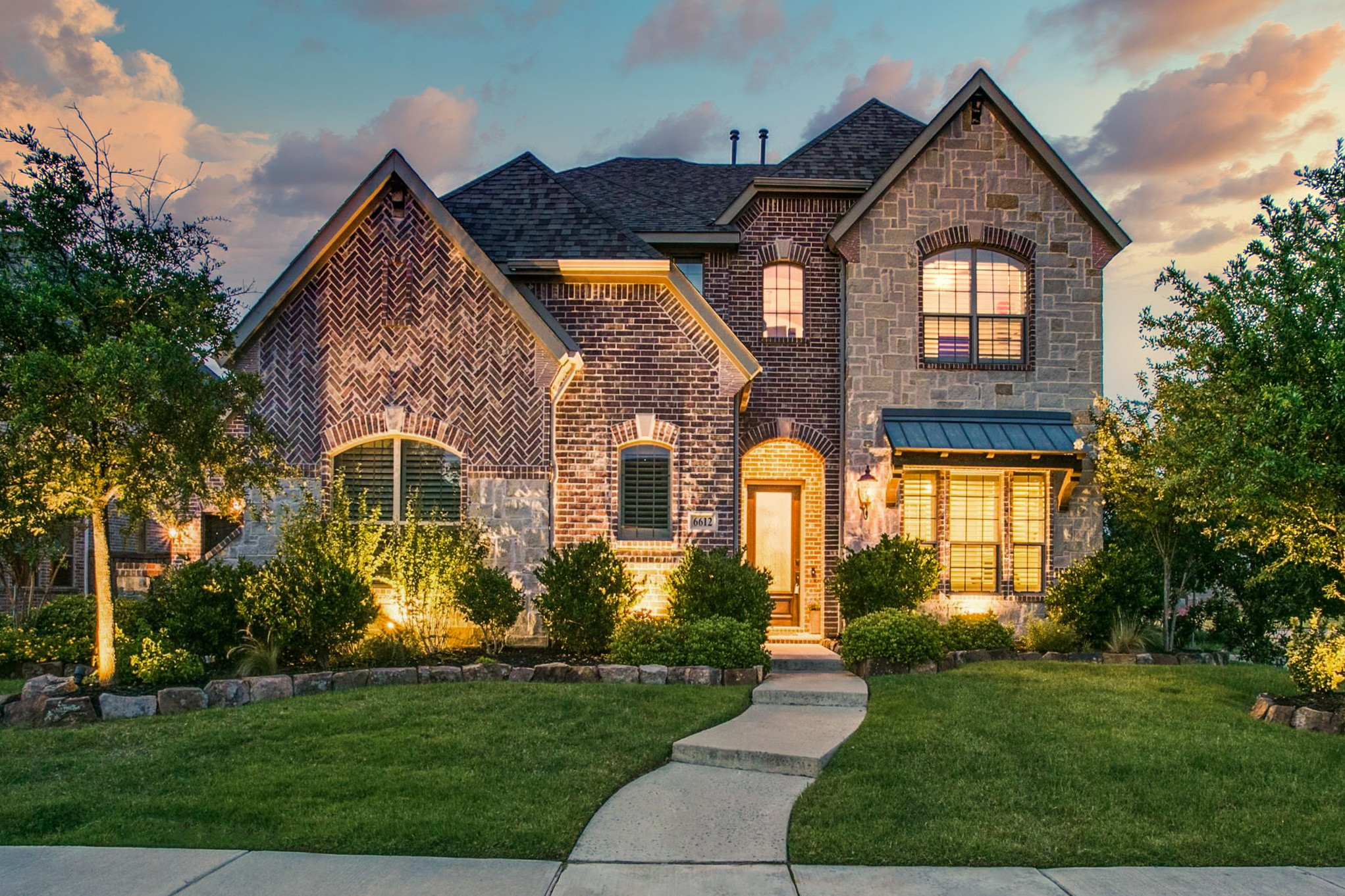 Image taken at dusk of the front of a 2-story home in Frisco.